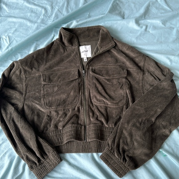 🌿 Suede Aerie Jacket – Olive Green XS – Chic & Stylish! - Picture 4 of 4